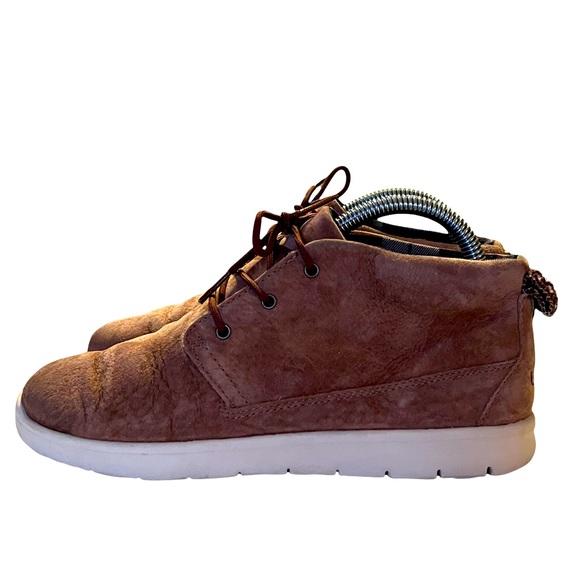 UGG Treadlite Canoe Chukka Boots Sneakers Boys Size 5 / EUR 35 Waterproof - Picture 1 of 9